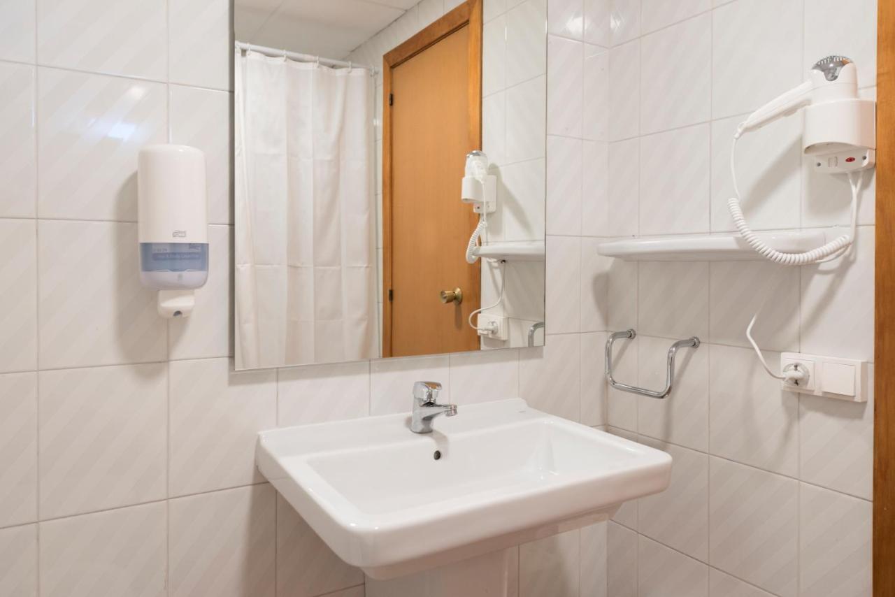 Single Room,918058636:JPEG