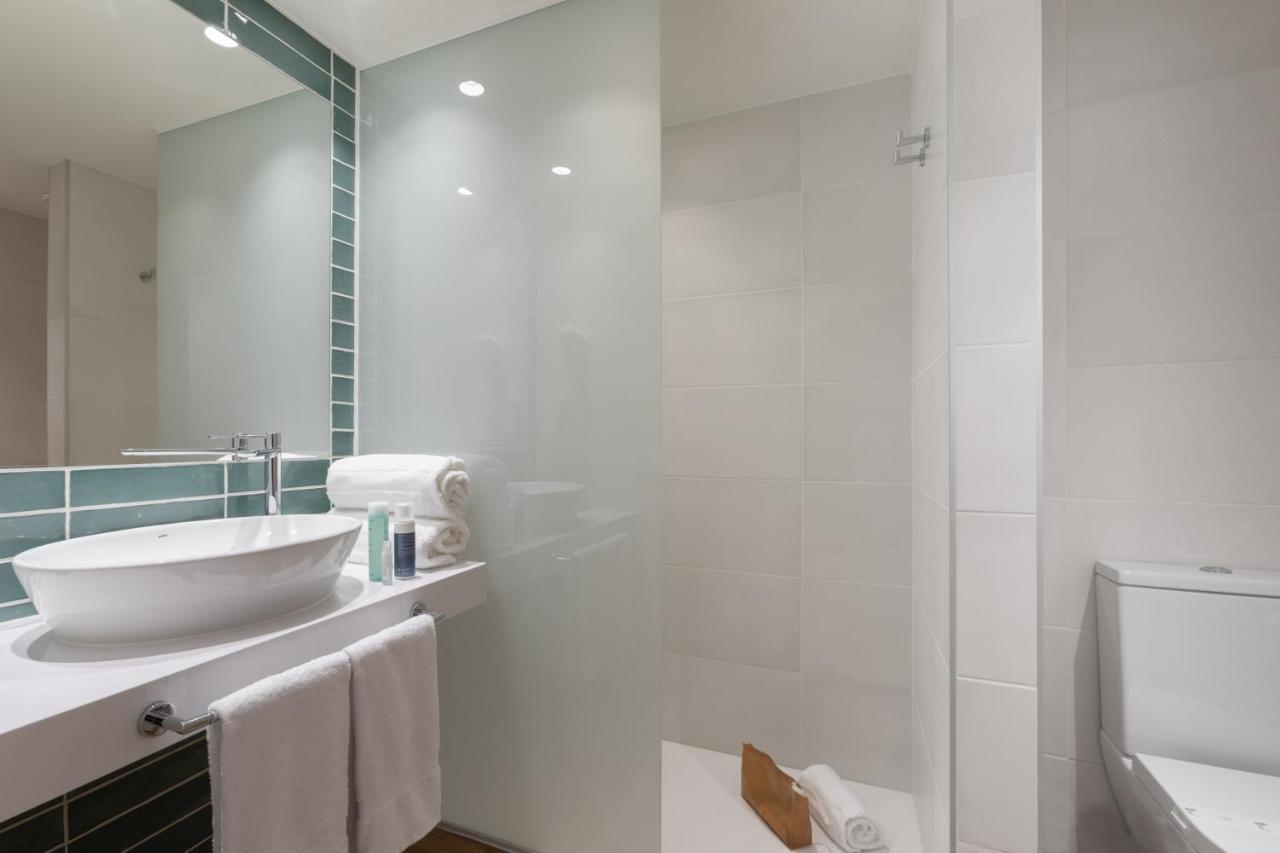 Double Room (2 Adults + 1 Child),925596802:JPEG