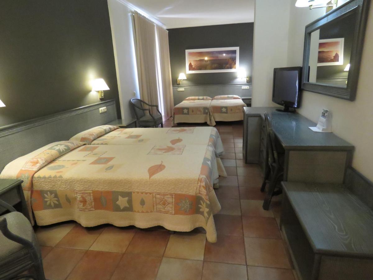 Family Room (2 Adults + 2 Children),1589415298:JPEG