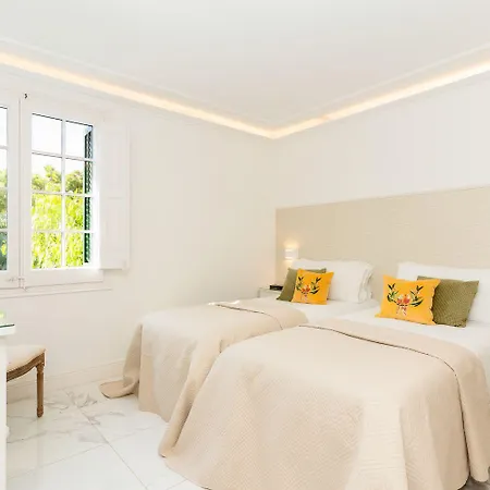 Villa De Los Leones In Heart Of Sitges By Beach And Town With Ac & Games-3