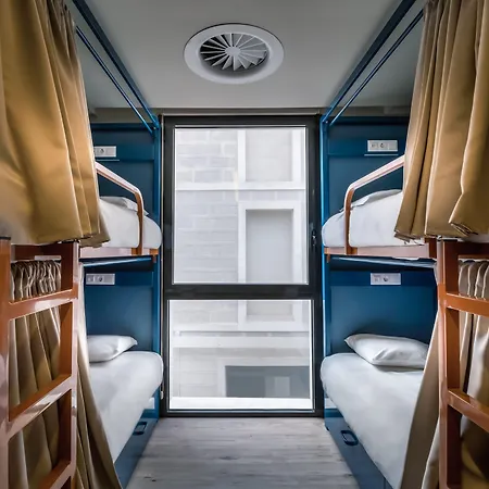 Amistat Beach Hostel Barcelona-2