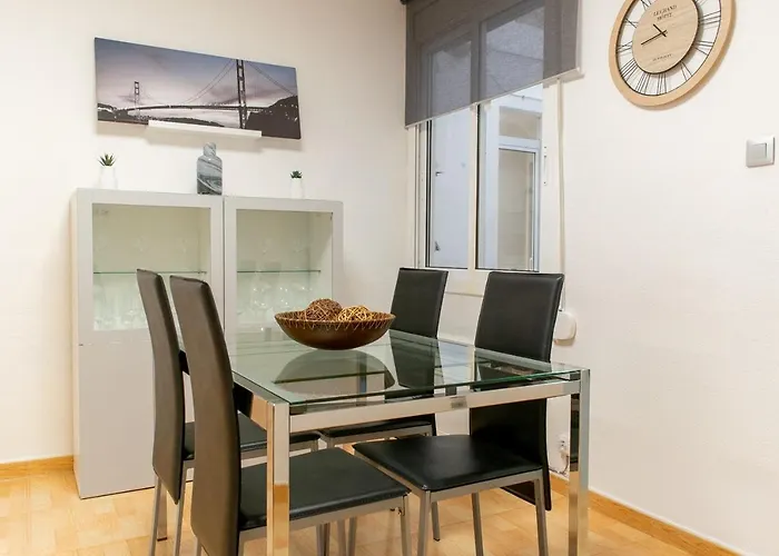 Ahllenrock Barcelona- Escape Parking GRATIS-AC-Metro- Aeropuerto-4-6 Personas