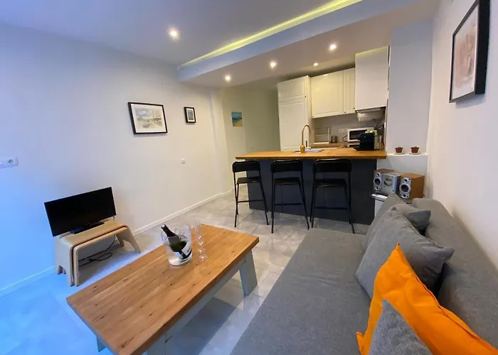 Beautiful Apartment 5 Minutes Walk To The Beach