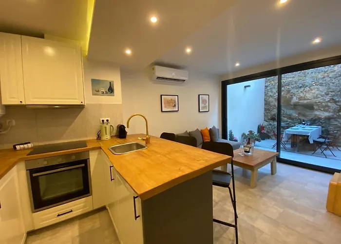 Beautiful Apartment 5 Minutes Walk To The Beach