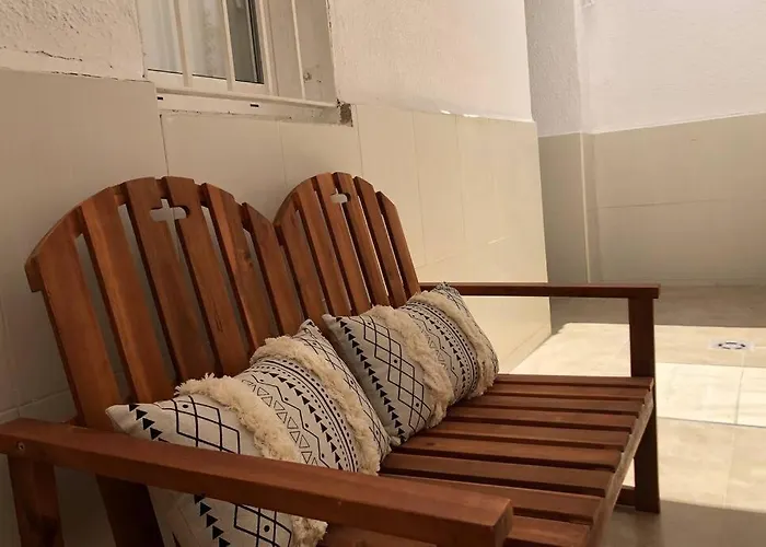 M4 Cool Terrace. 1 Min To Metro. 15 Min To Center