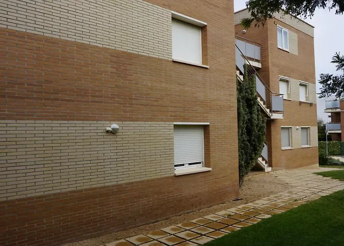 Encantador Apartamento Familiar 4 Px Con Terraza, Parking Y Wi-Fi En Llanca