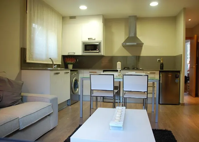 Montseny Suites & Apartments