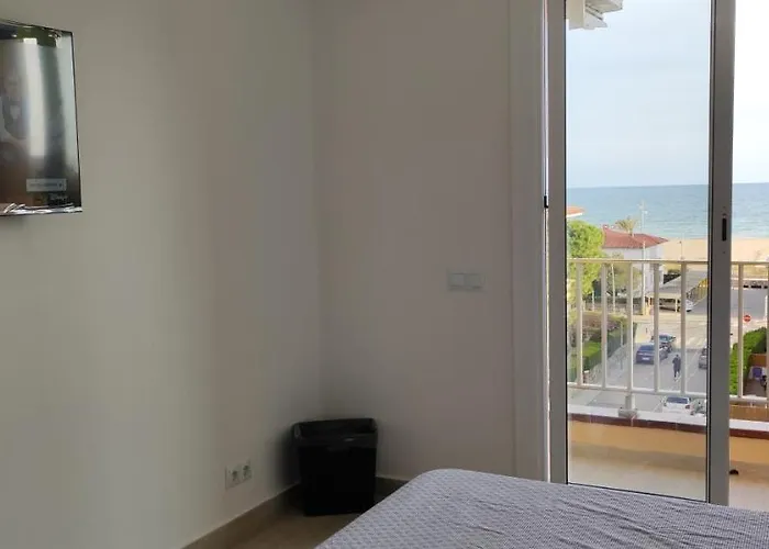 Acogedor estudio en la playa, con vistas al mar, y piscina comunitaria