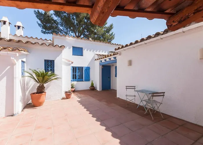 Lets Holidays Big House With Bbq And Dining Room Outside