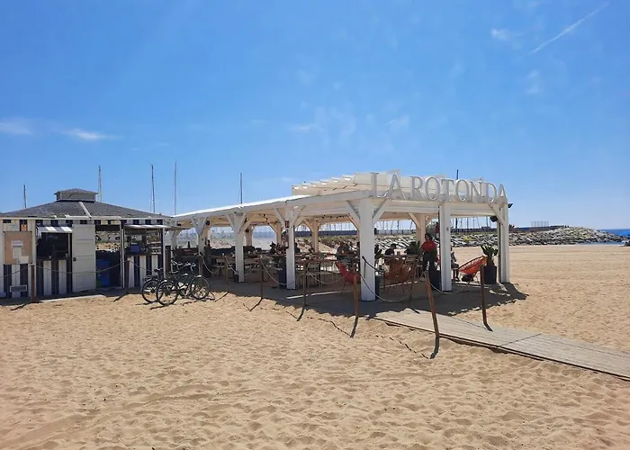 Bright With Pool Near The Beach And Barcelona By Train