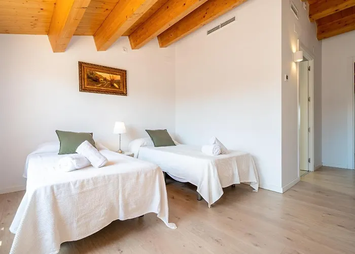 Hauzify I Apartaments Montblanc