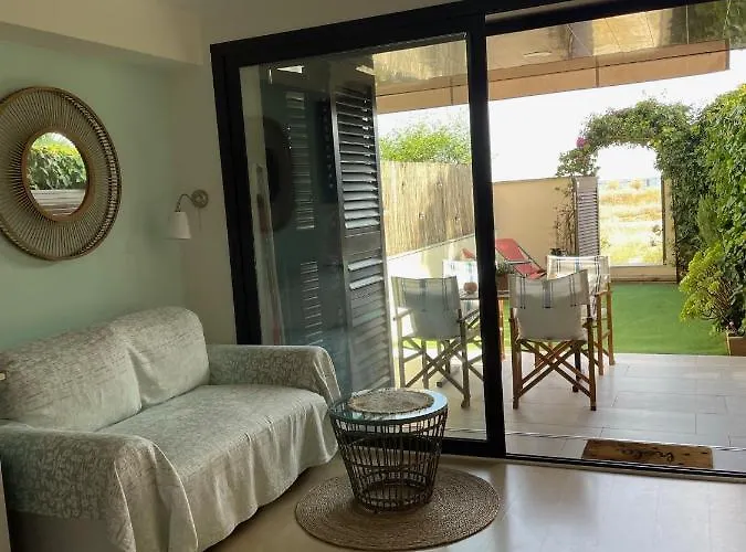 Beach Flat With Garden