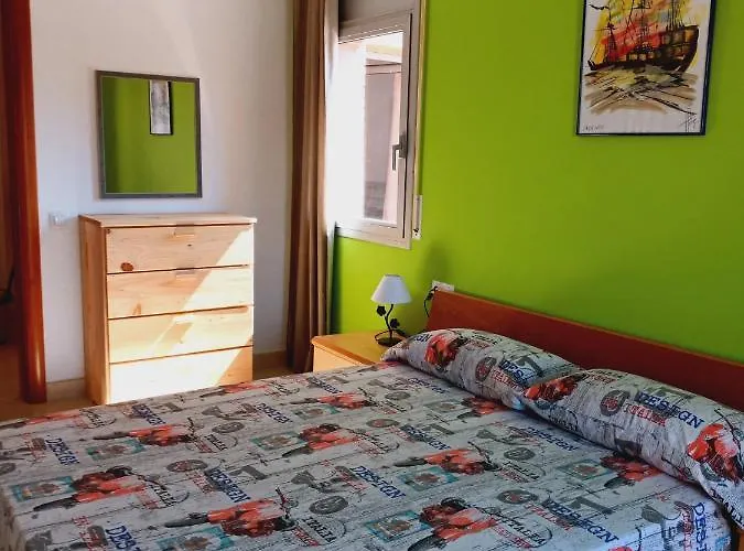 Chalet Amplio Con Jardin Y Zona Barbacoa.