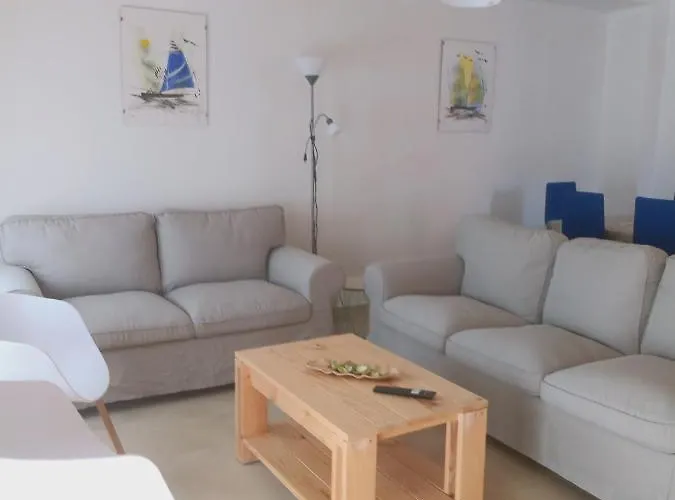 Chalet Amplio Con Jardin Y Zona Barbacoa.