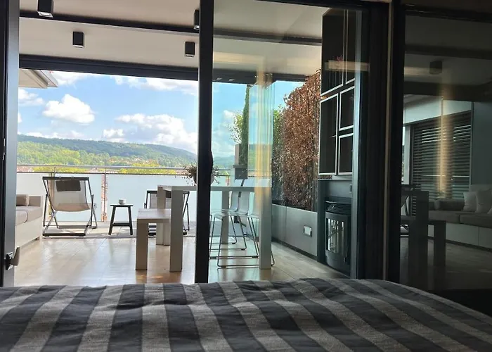 Ático de diseño con terraza en el centro de Olot