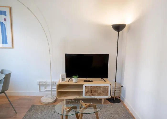 Feelathome Stadium Apartments