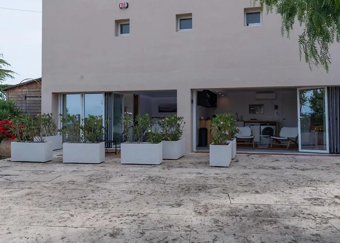 Romantic Modern Apartment Private Swimming Pool 5 Min Walk From Begur Centre
