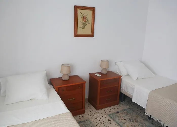 Newly Furnished Cozy House Next To The Beach