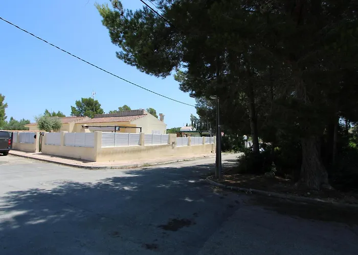 Casa Con Piscina Privada, Cerca Del Mar, Wifi Gratuito, Aire Opcional, Admite Mascotas - Es-184-52