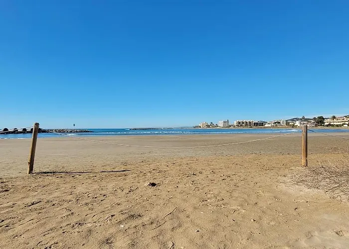 Nice Beachside 2-Bd Apt Near Barcelona