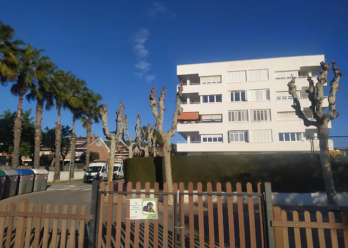 Primera línea de mar y piscina a 20 minutos de Barcelona