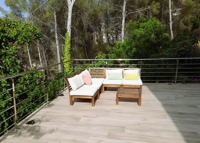 Villa Avril Elegante villa para familias y grupos cerca de Sitges 7 dormitorios Piscina privada XXL