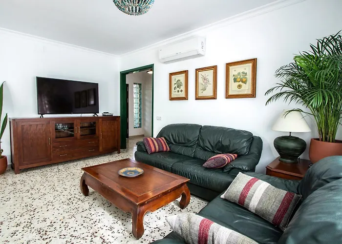 Newly Furnished Cozy House Next To The Beach
