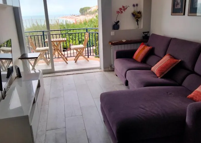 Beachfront Apartment With Sea Views & Private Parking