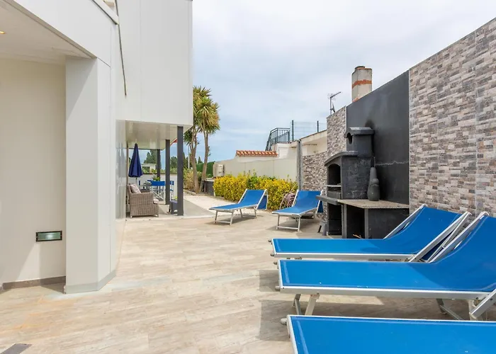 Maison moderne avec piscine, clim, wifi et parking à Sant Pere Pescador