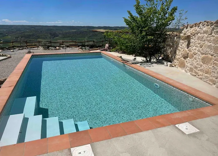 Castell De L'Aguda