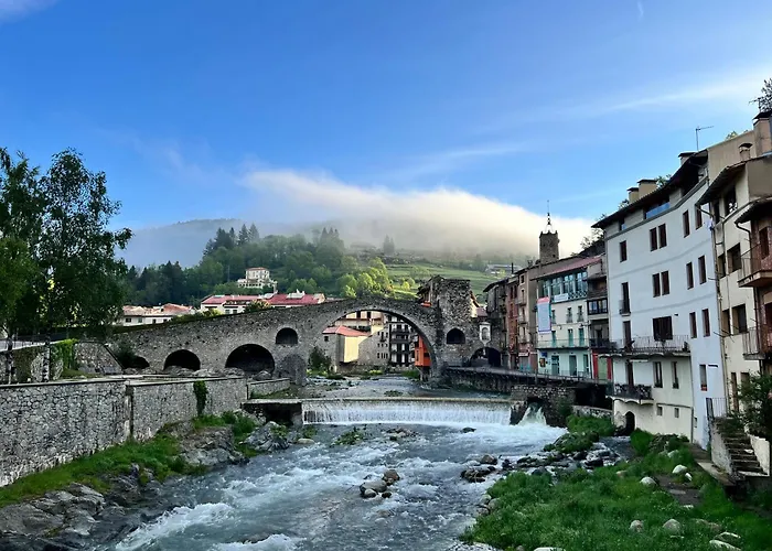 Apartamento colgante al río con vistas al puente