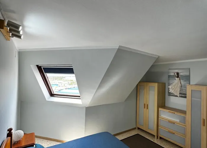 Charming Sea Front 3 Bedroom Apartment - Incredible Views!
