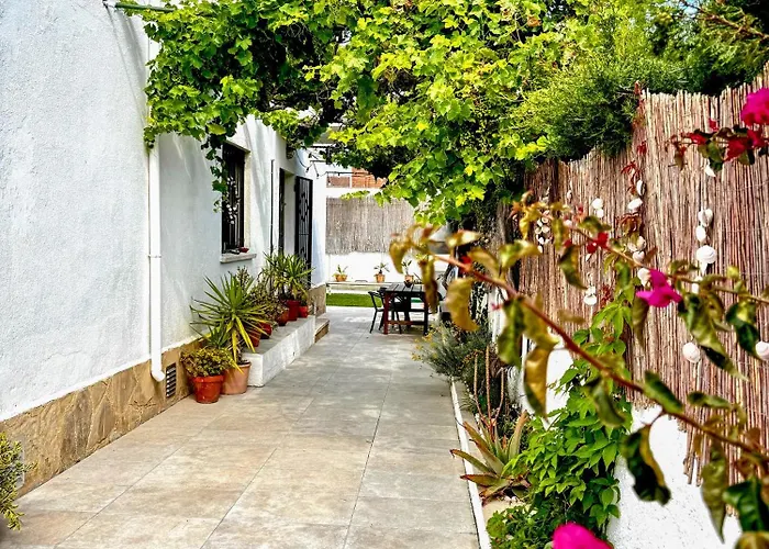 Beach House With Private Swimming Pool * 5 Min Walk To The Beach