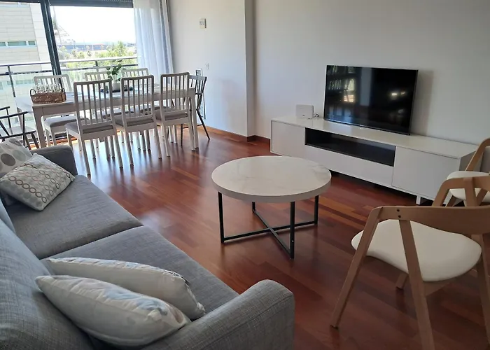 Modern Apartment, With Parking, Close To The Beach!!