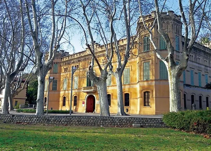 New Flat In The Centre, 10 Min From Bcn Airport