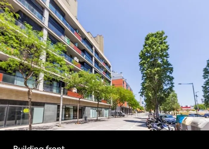Modern Apartment, With Parking, Close To The Beach!!