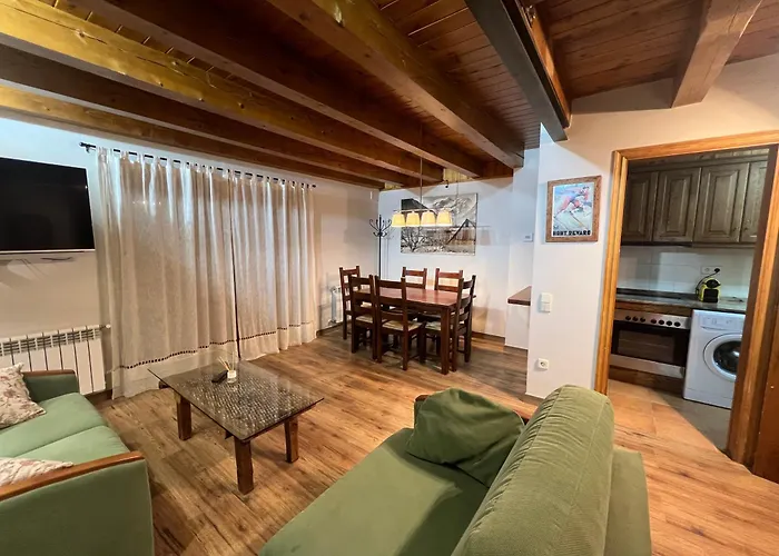 Arties Luxury Apartments con jardín
