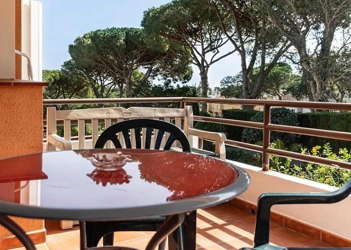 Apartmento con piscina y pista de tennis