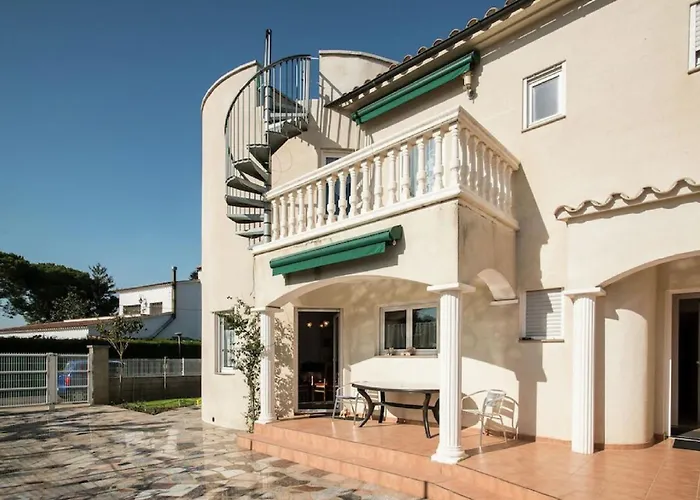 Villa Espaciosa Cerca De La Playa De Sant Pere Pescador