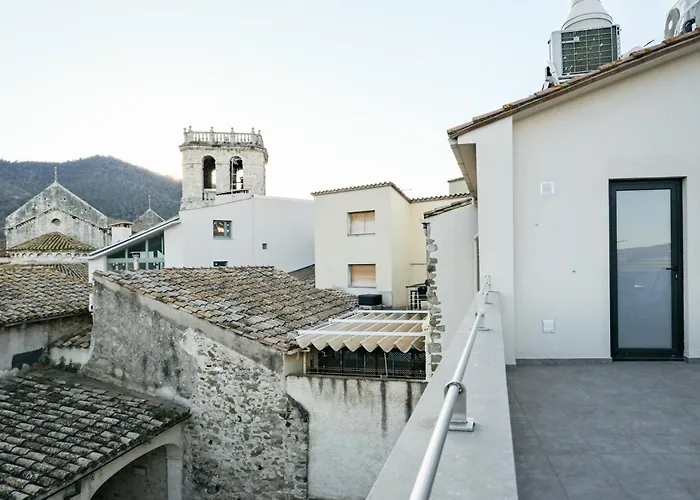 Besalú 3 modern apt w terrace y great views ac