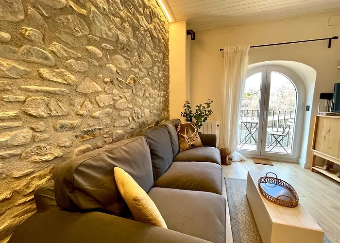 Apartamento colgante al río con vistas al puente