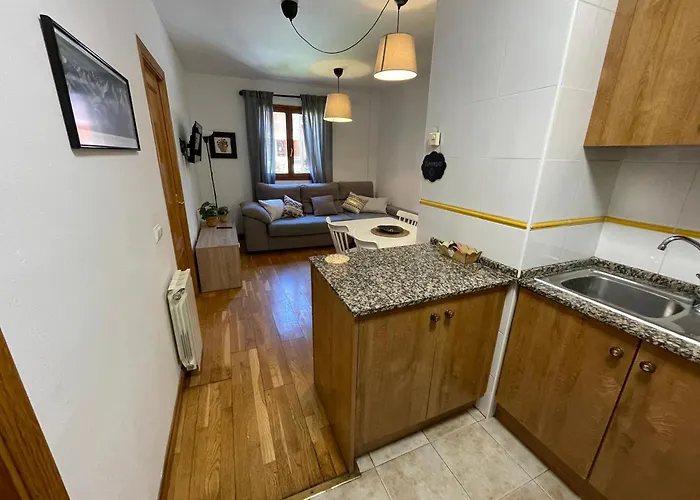 Acogedor Piso En Sort Con Piscina