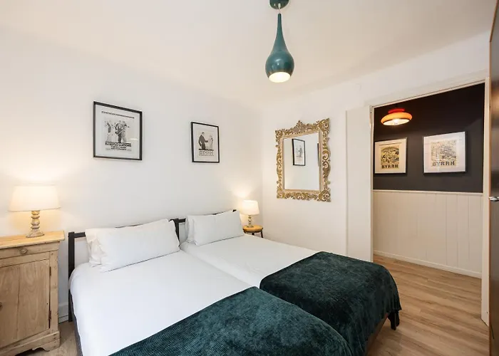 Vintage 3 Bdr Apartment