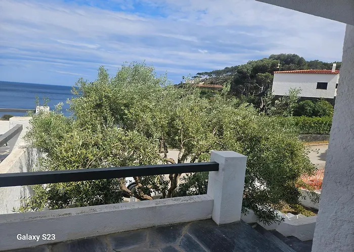 Acogedora casa en primera línea de mar Cadaqués