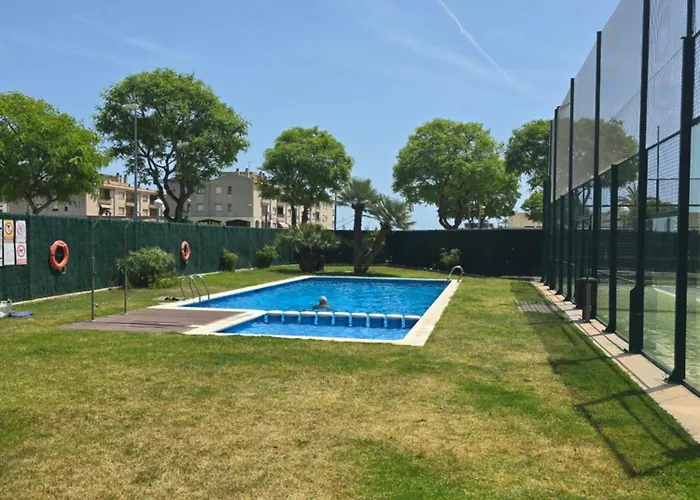 Piscina y Pádel al lado del Mar