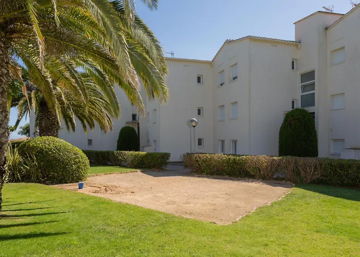 Apartament Amb Piscina I Aparcament - Baixos Amb Jardinet