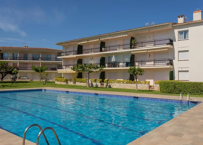 Apartament Amb Piscina I Aparcament - Baixos Amb Jardinet