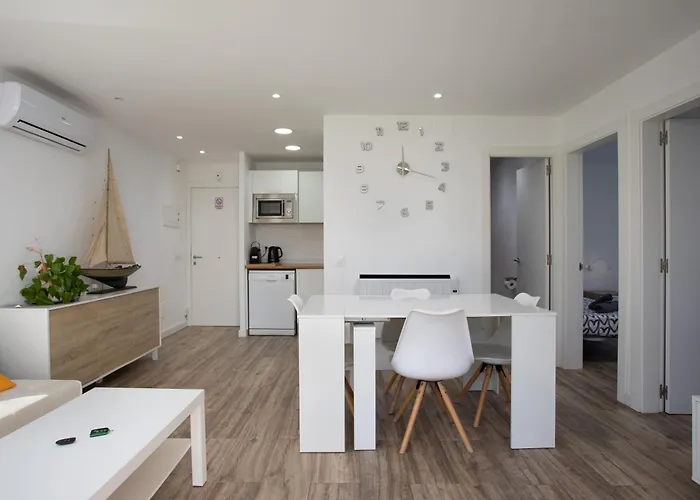 Apartament Amb Piscina I Aparcament - Baixos Amb Jardinet