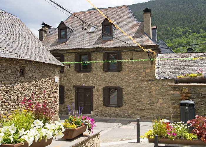 Casa Montlude - Elegancia Rustica Y Confort Moderno En El Corazon Del Valle De Aran By Eth Floc