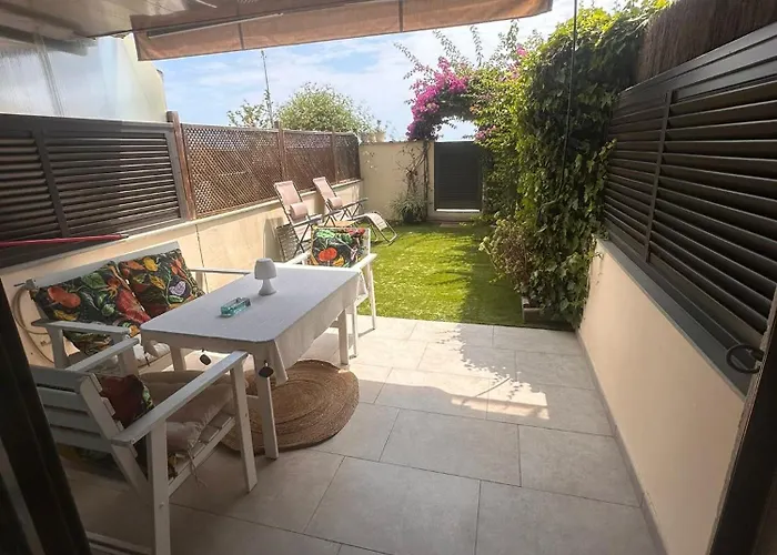 Beach Flat With Garden